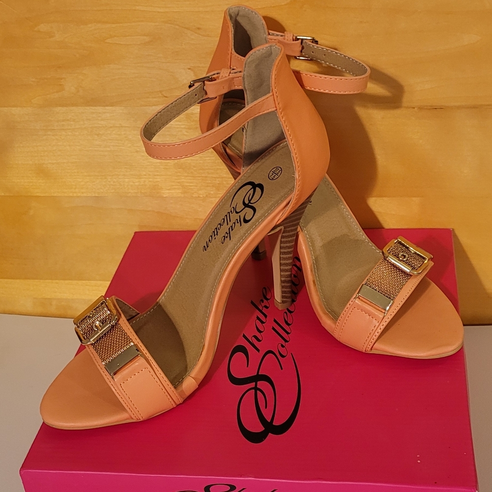 Shake Collection Heels Sz 7.5 Coral *NEVER WORN*